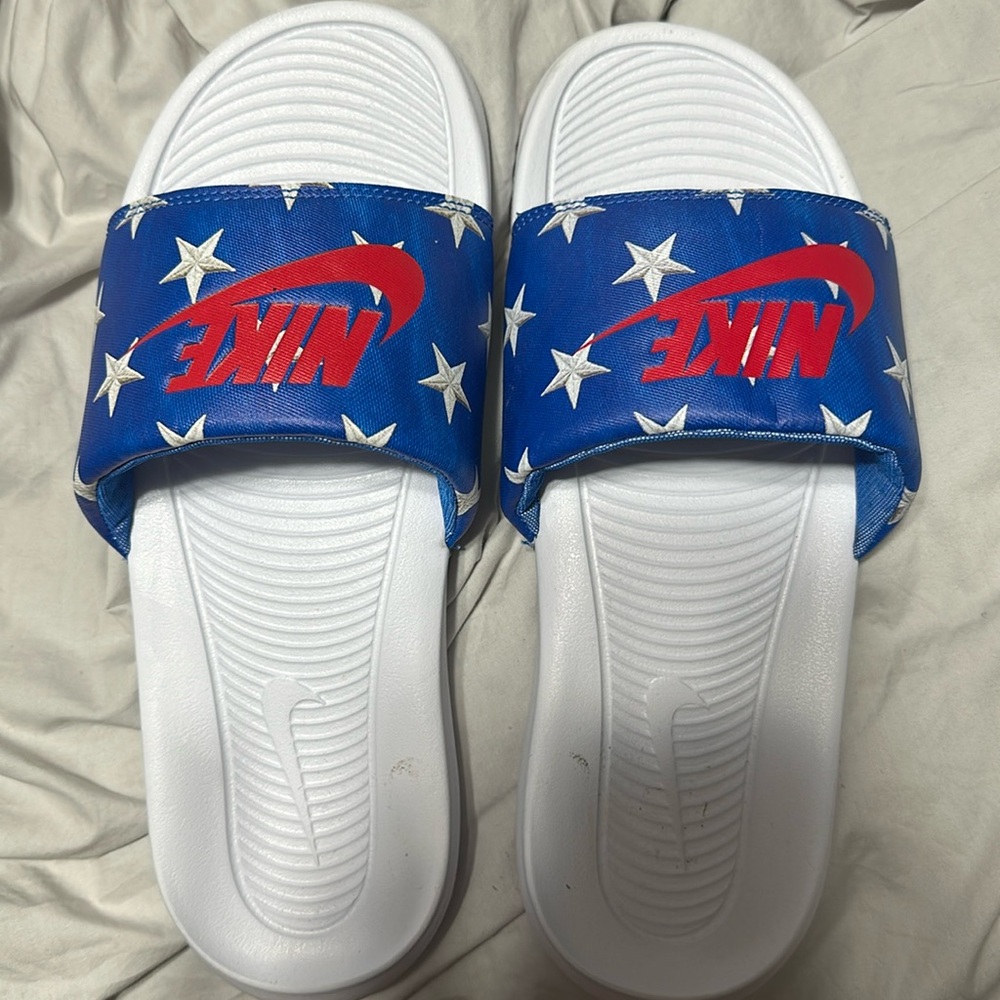Slightly used women’s Nike slides